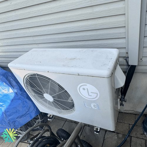 Réparation experte d’une thermopompe murale LG Mini Split à Dorval