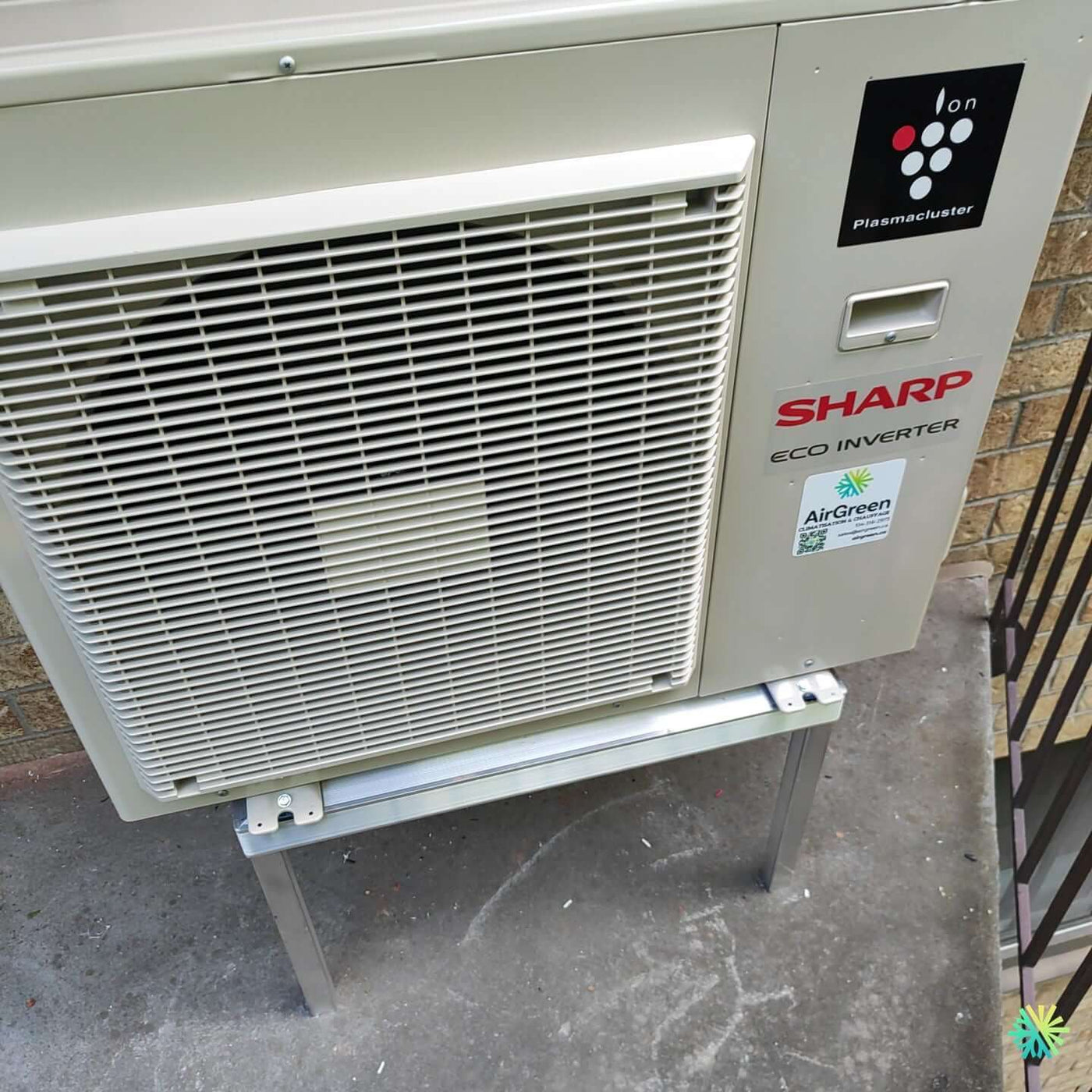 Installation d’une thermopompe murale Sharp Eco Inverter à Chomedey, Laval
