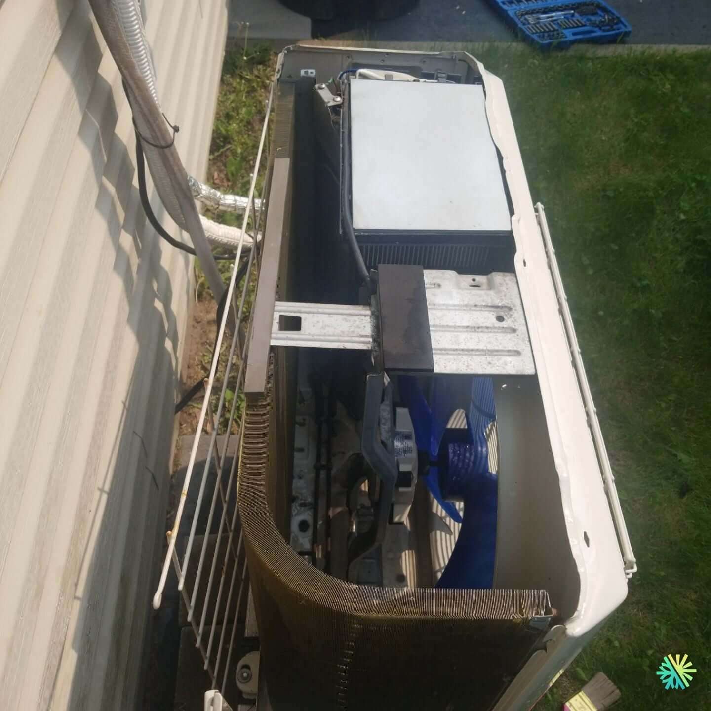 Réparation d’une thermopompe murale Midea à Sainte-Julie