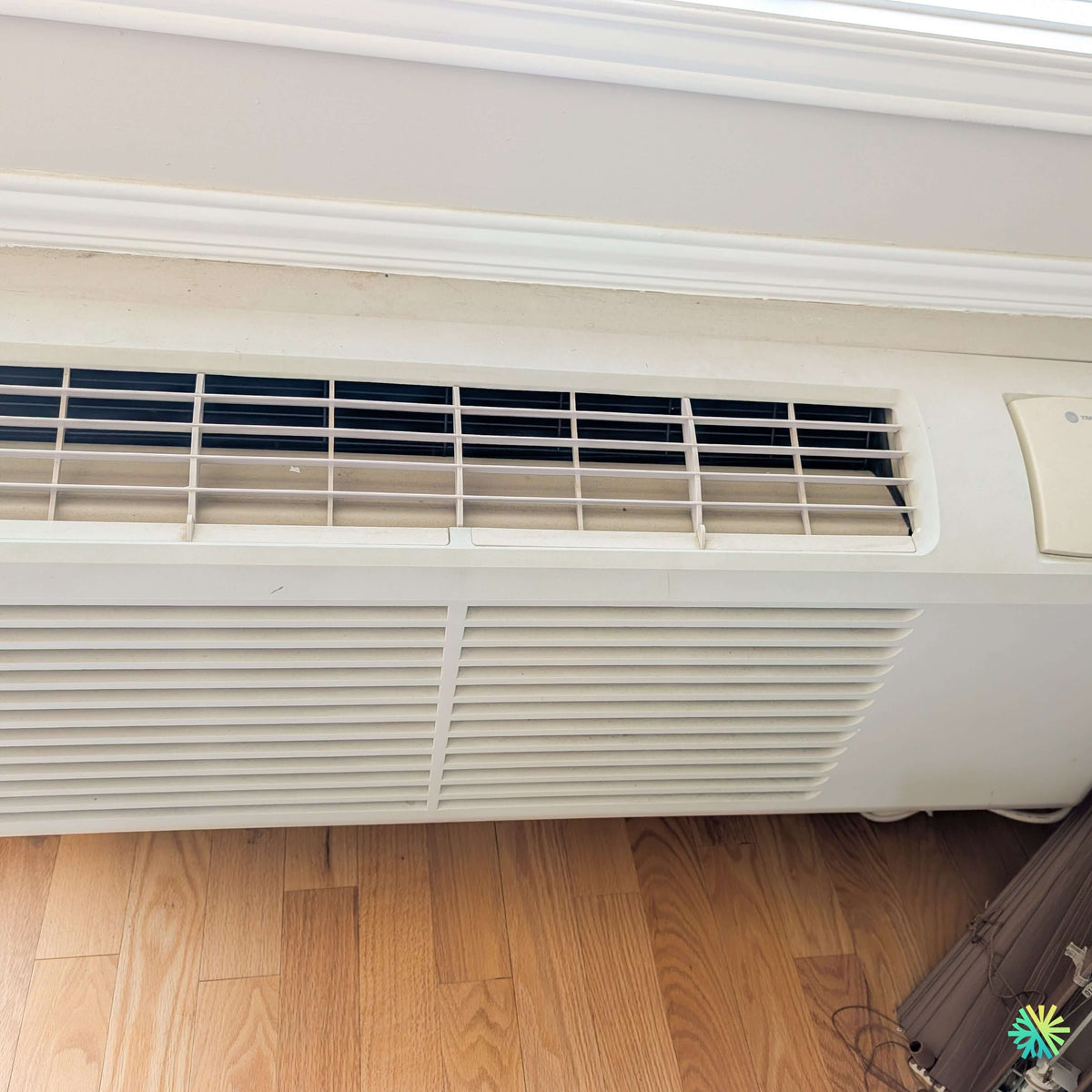 Installation d’un PTAC TRANE ProSpace sous une fenêtre à Marieville, en Montérégie