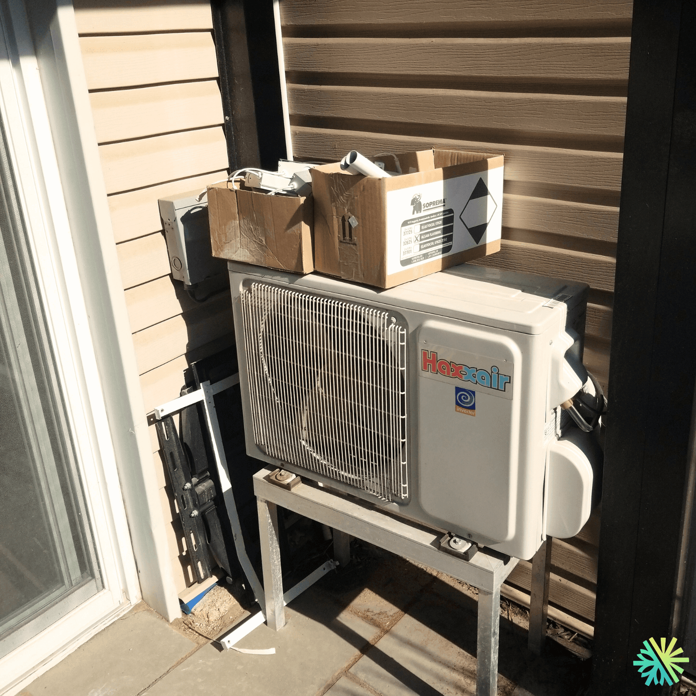 Réparation d’une thermopompe murale Haxxair à Brossard : performance retrouvée malgré une installation extérieure contraignante