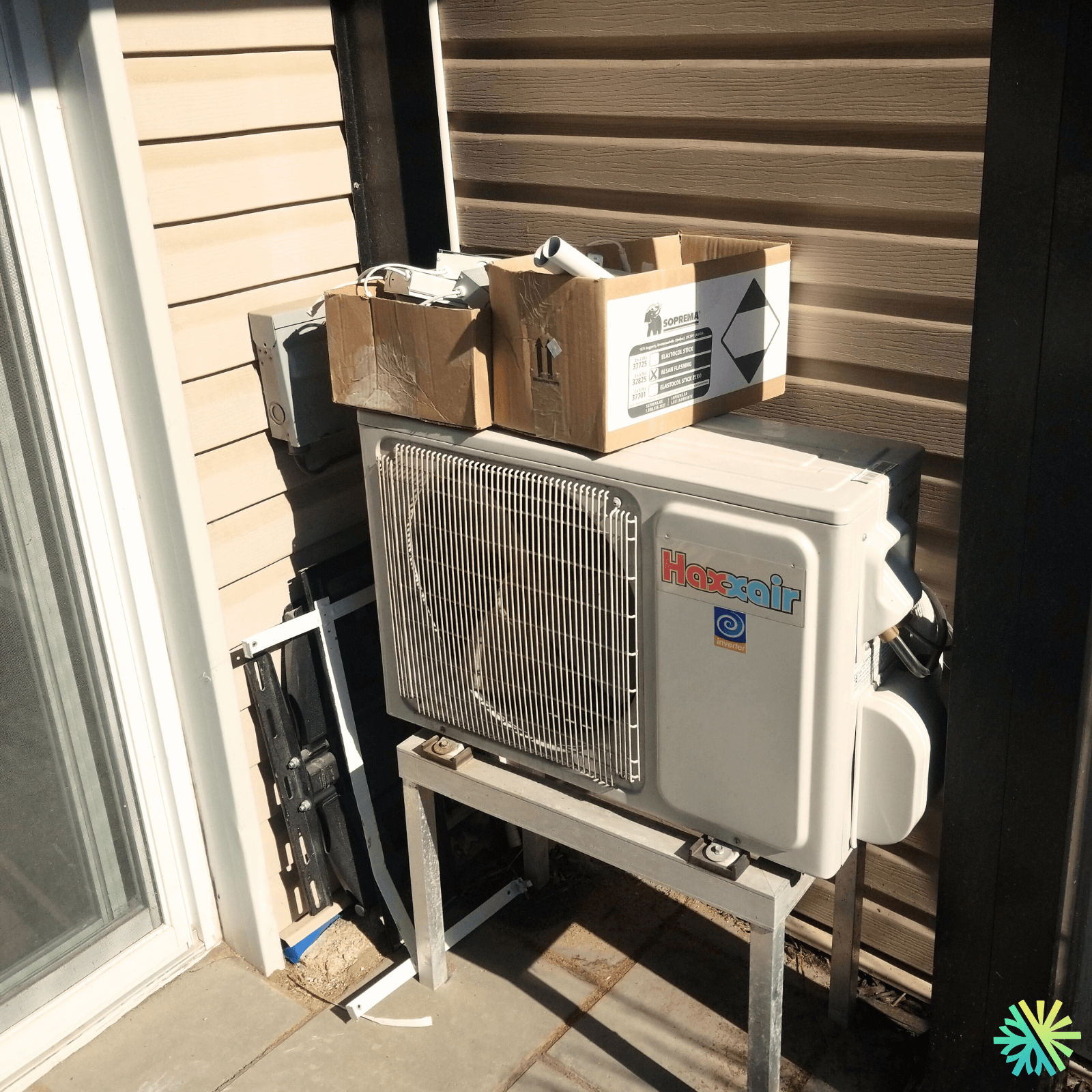 Réparation d’une thermopompe murale Haxxair à Brossard : performance retrouvée malgré une installation extérieure contraignante