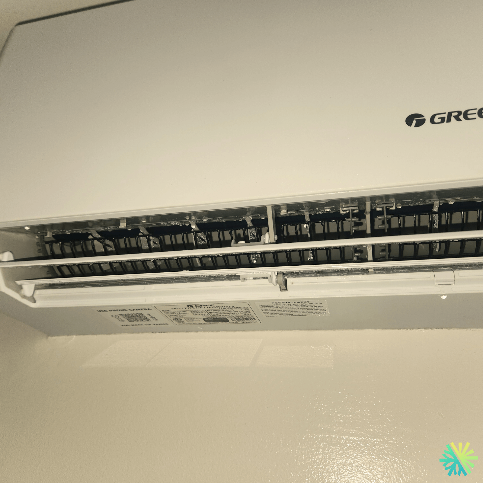 Réparation d’une thermopompe murale Gree à Rosemont–La Petite-Patrie : fuite d’eau, drainage et remise en performance