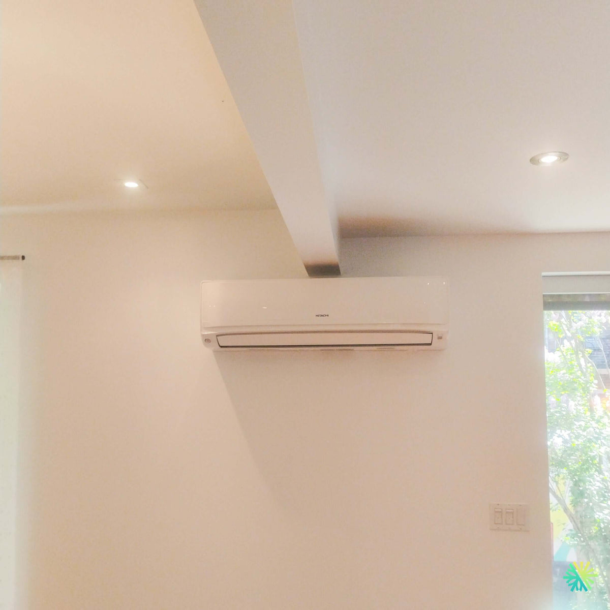 Installation d’une thermopompe murale Hitachi airHome 600 à Rosemère, sur la Rive-Nord de Montréal