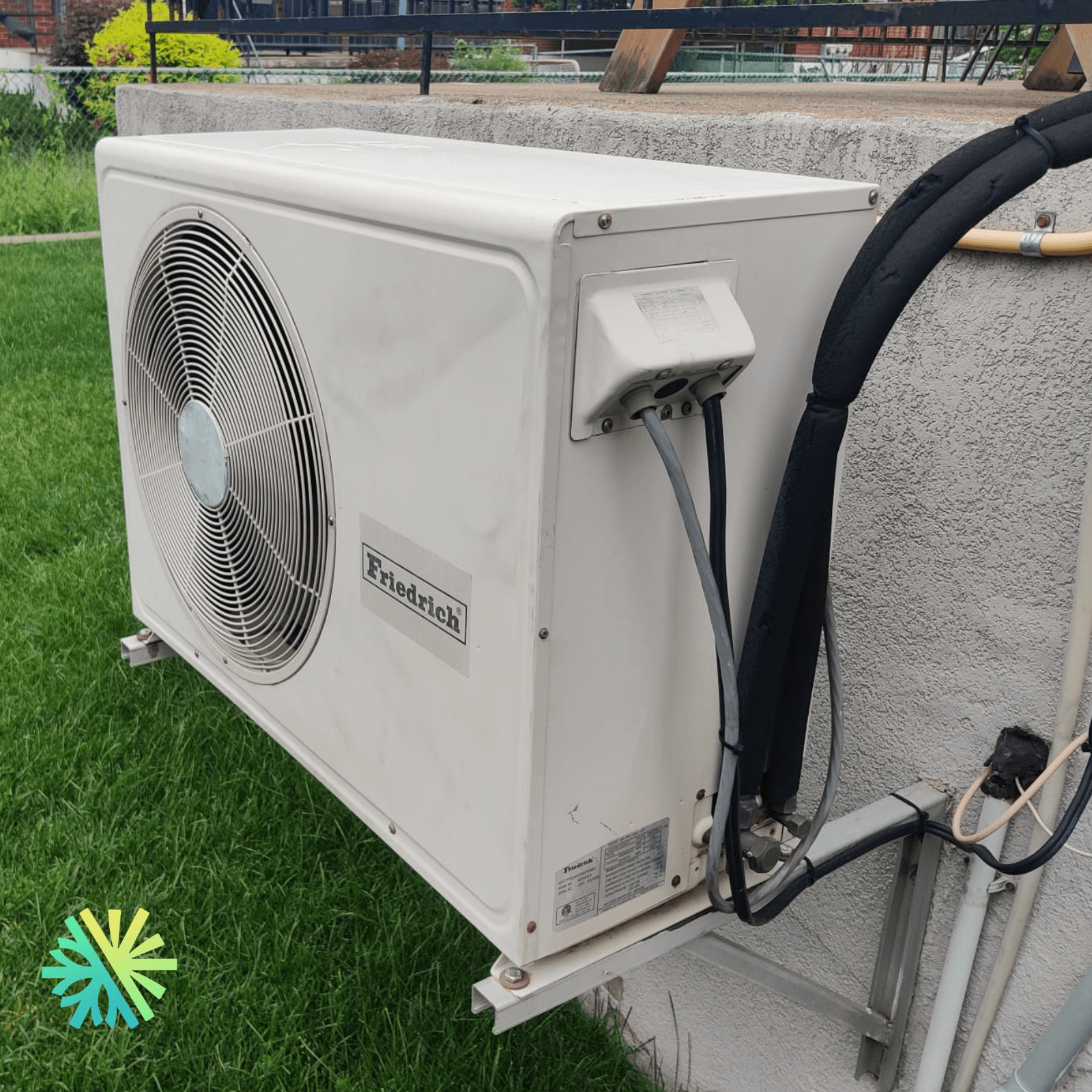 Intervention pour une thermopompe murale Friedrich à Châteauguay