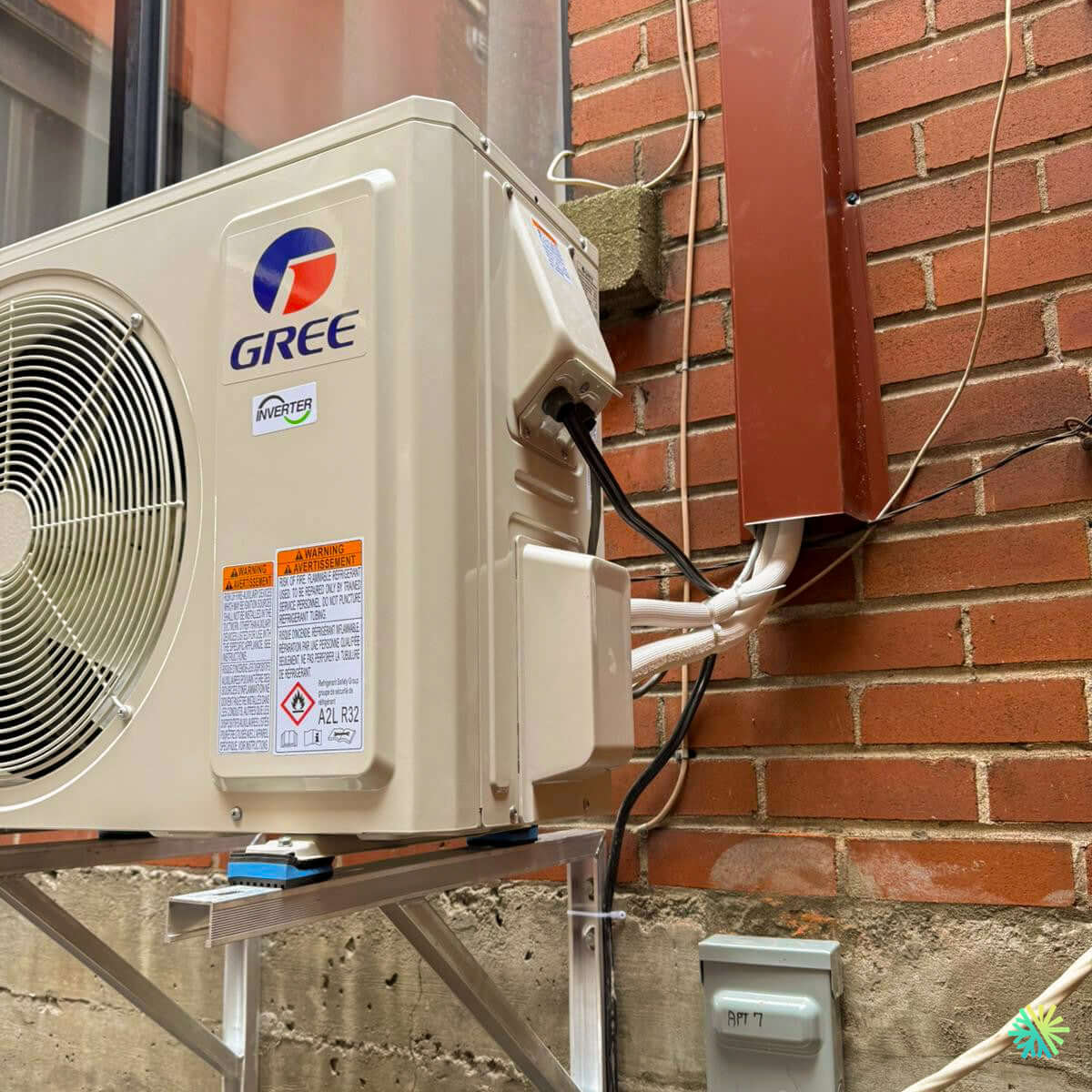 Installation d’une thermopompe DoubleZone GREE FREE MATCH R32 à Montréal : deux zones de confort, une installation soignée en milieu urbain