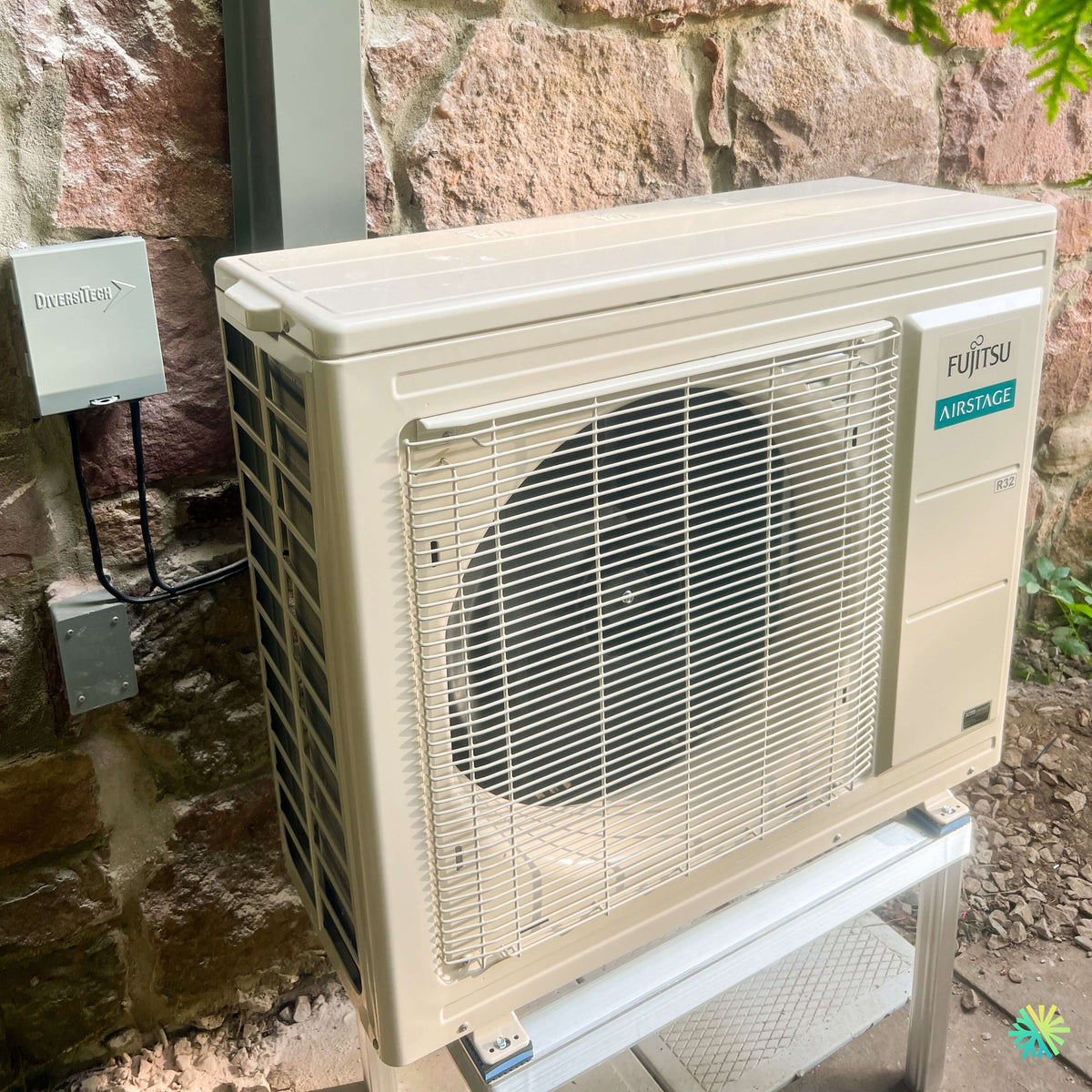 Installation d’une thermopompe murale FUJITSU AIRSTAGE ORION XLTH+ à Sainte-Hélène-de-Bagot, en Montérégie
