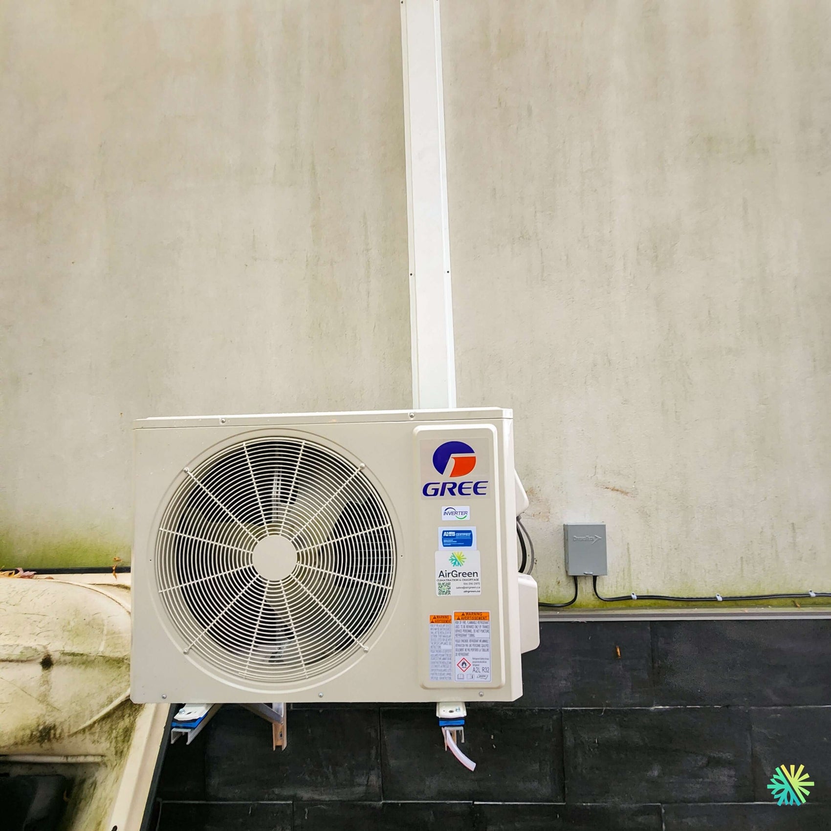 Installation d’une thermopompe murale GREE CROSSOVER R32 à Laval : climatiseur mini split performant, discret et prêt pour les hivers québécois