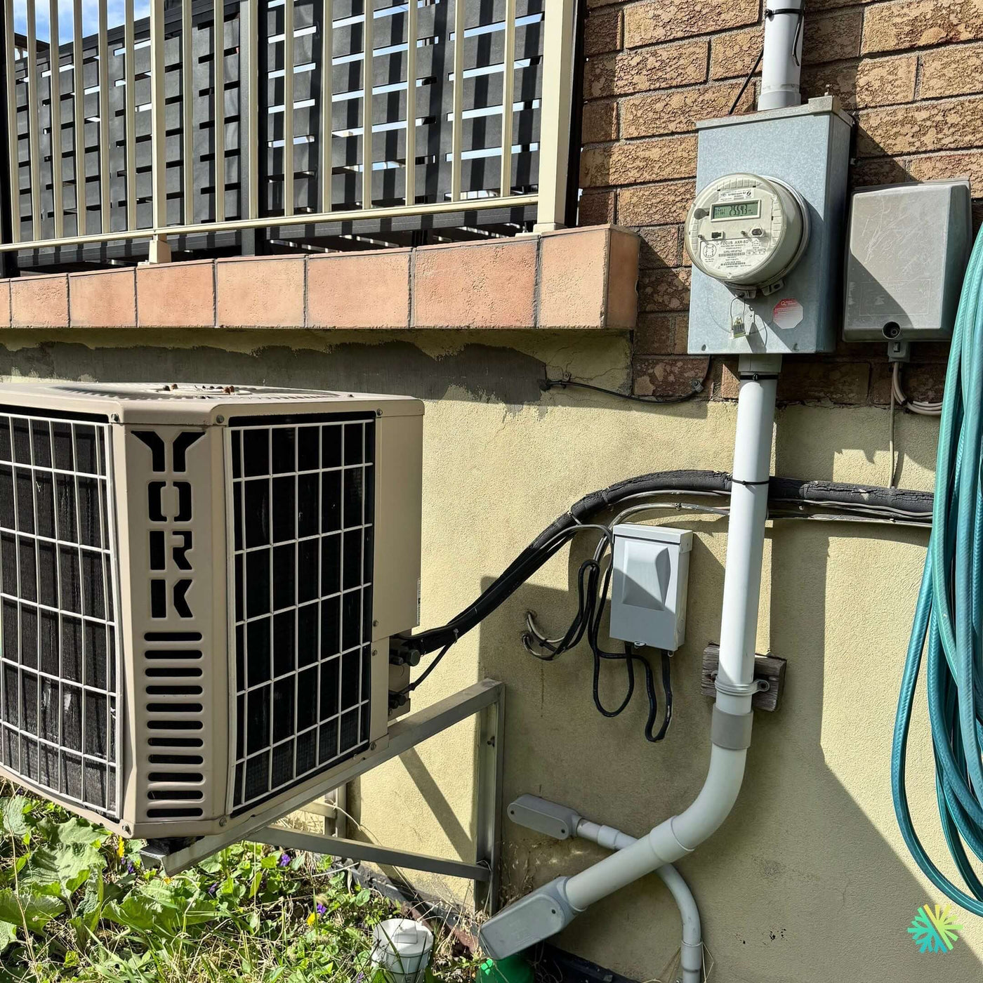 Réparation d’une thermopompe murale York à Saint-Léonard