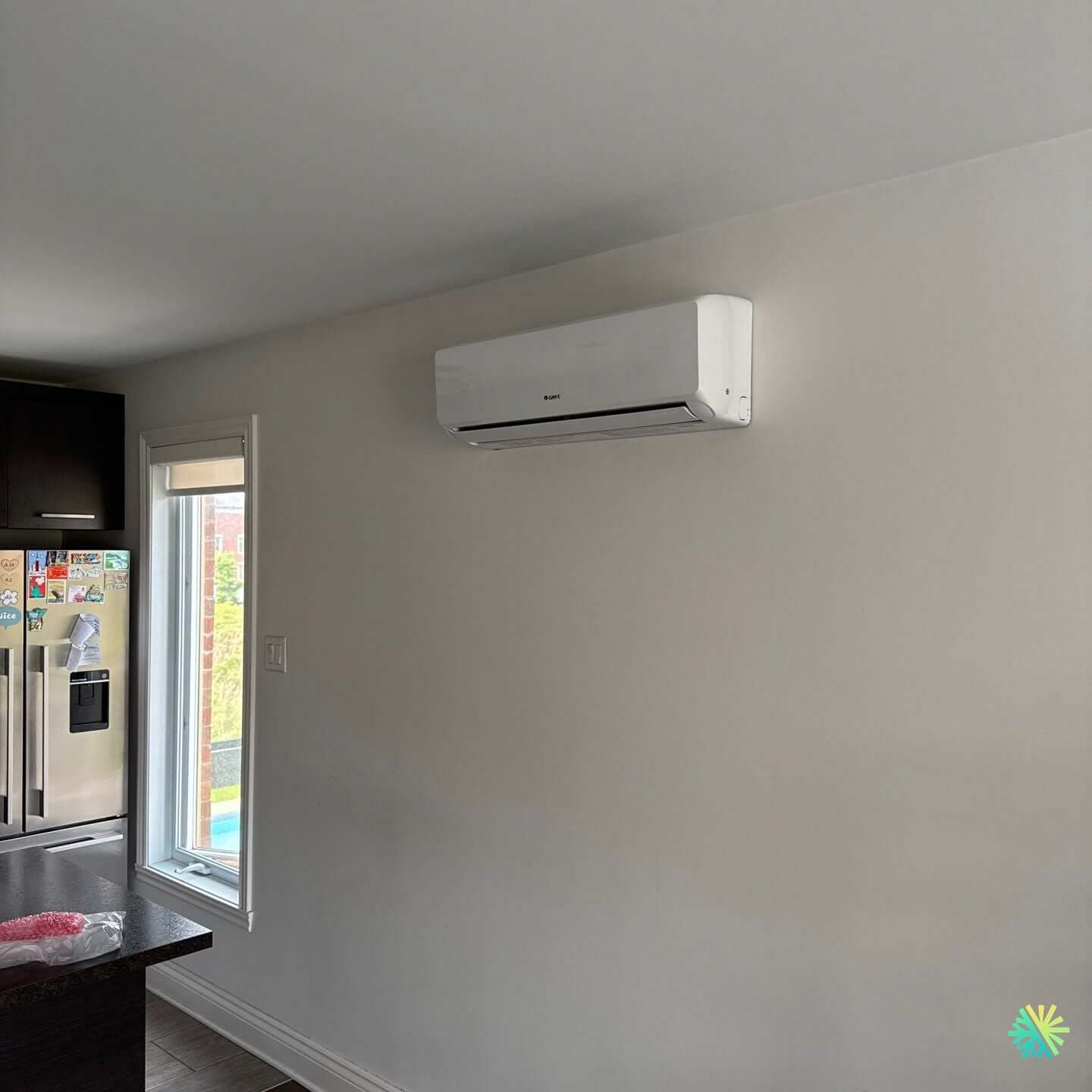 Installation d’une Gree (modèle de la gamme R32) thermopompe murale à Laval