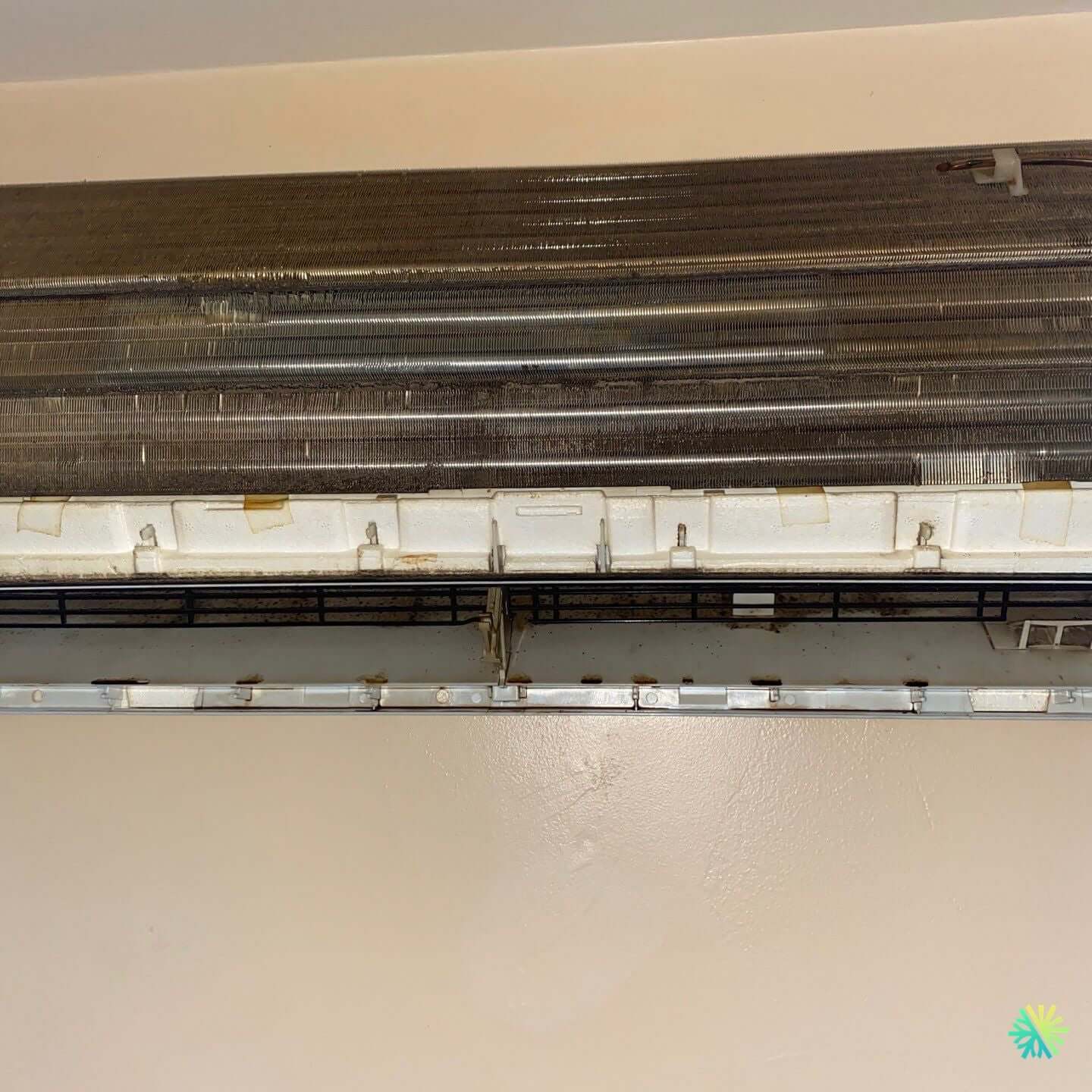 Nettoyage d’une thermopompe murale à Sainte-Thérèse