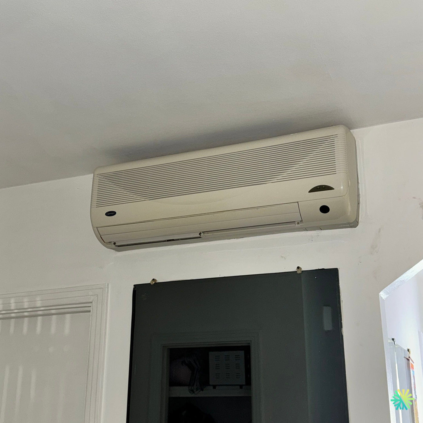 Réparation d’un climatiseur mural Carrier à Côte-des-Neiges