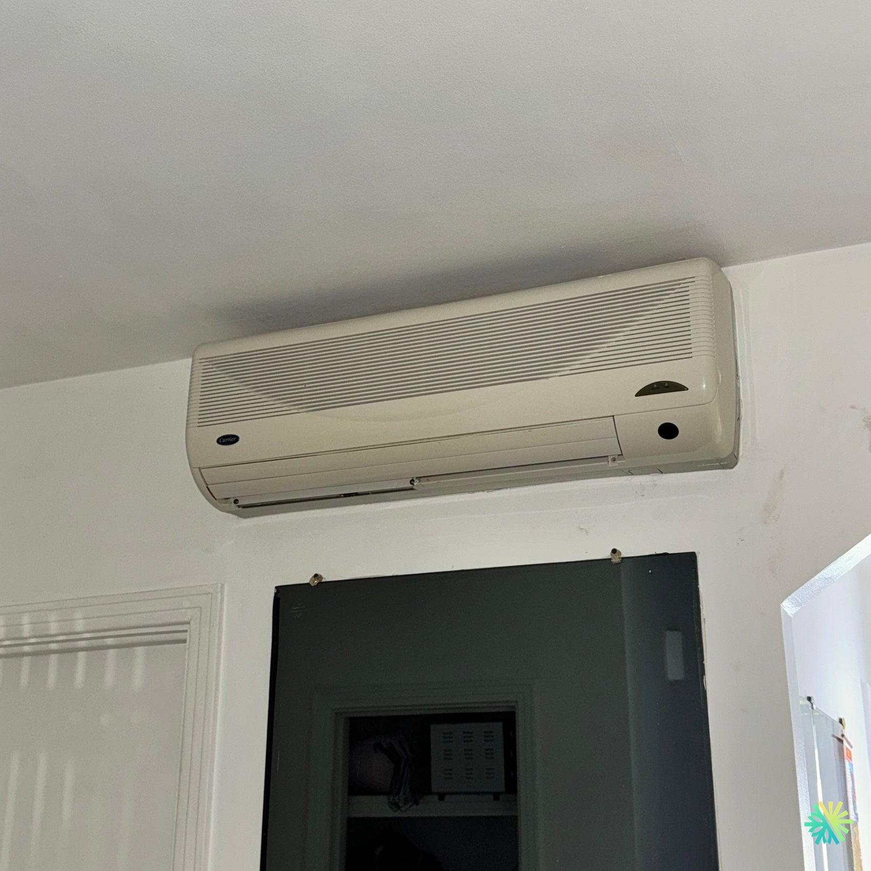 Réparation d’un climatiseur mural Carrier à Côte-des-Neiges