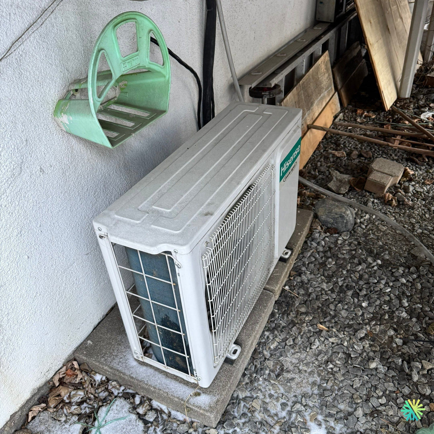 Nettoyage de l’unité extérieure d’une thermopompe Hisense à Terrebonne