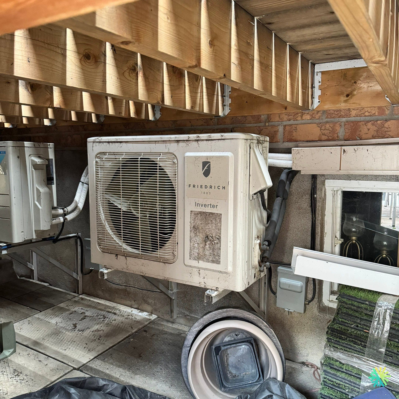 Nettoyage d’une thermopompe murale Friedrich à Boisbriand