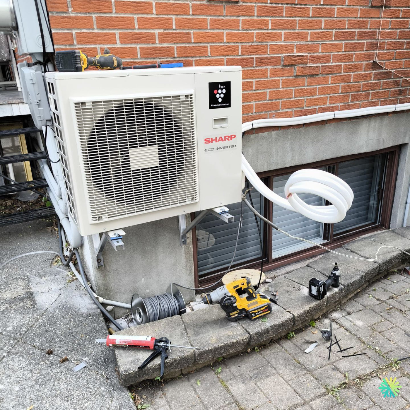 Installation d’une Sharp (gamme ZU1) thermopompe murale à Rosemont–La Petite-Patrie