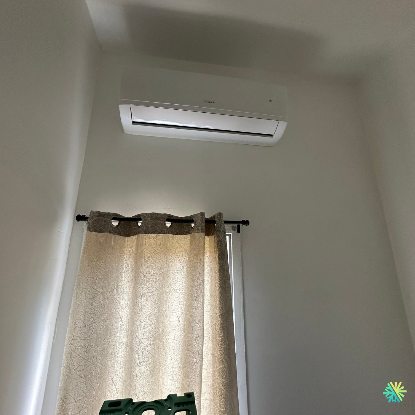 Installation d’une Gree (gamme résidentielle) thermopompe murale à Plateau-Mont-Royal