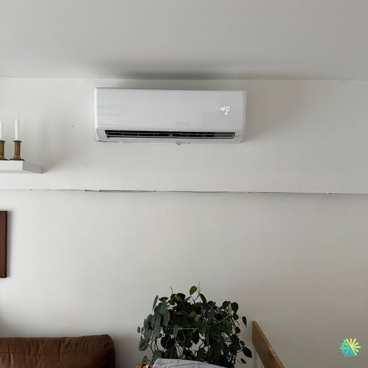 Installation d’une thermopompe murale Midea dans un condo à Rosemont–La Petite-Patrie