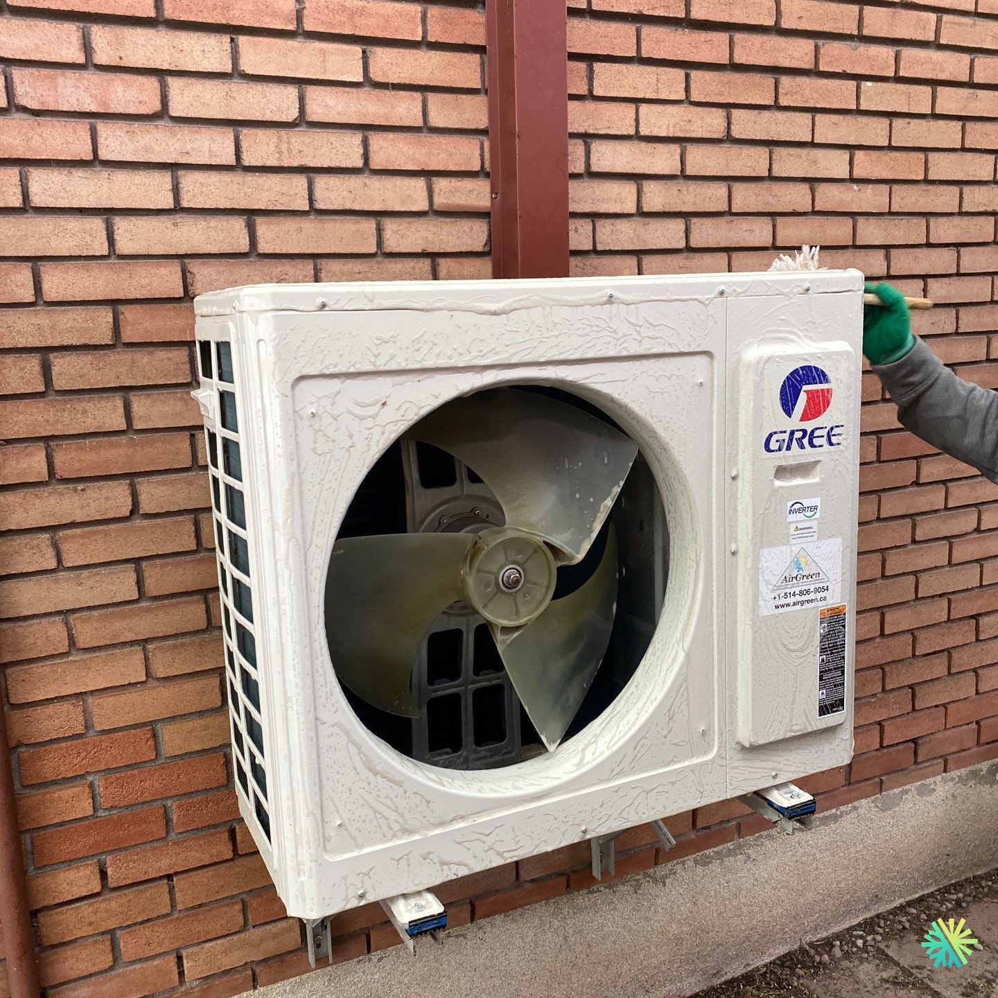 Nettoyage d’une thermopompe murale GREE à Boisbriand