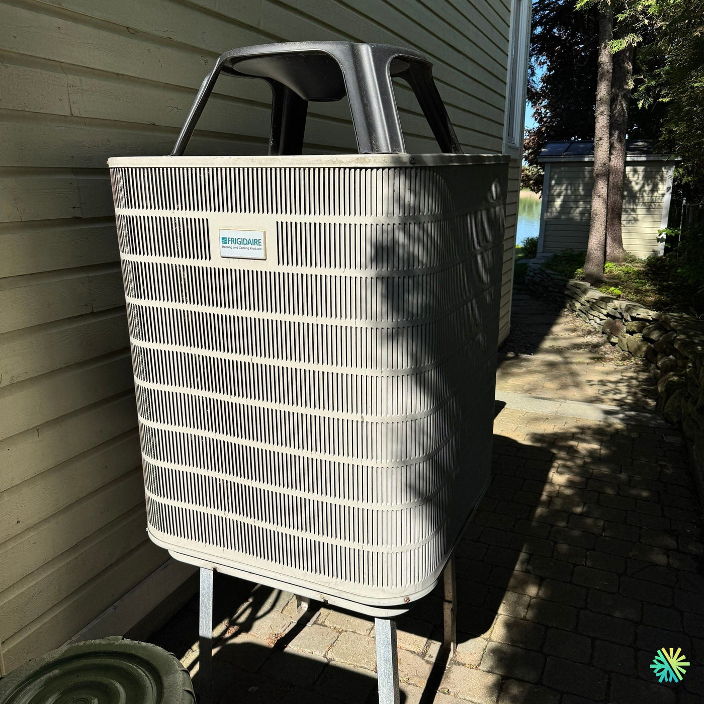 Réparation d’une thermopompe centrale Frigidaire à Boisbriand