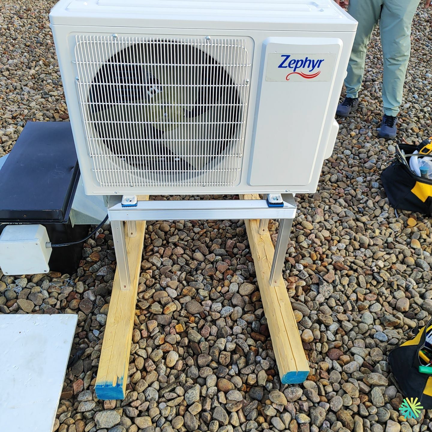 Installation d’une thermopompe murale Zephyr à Lachine