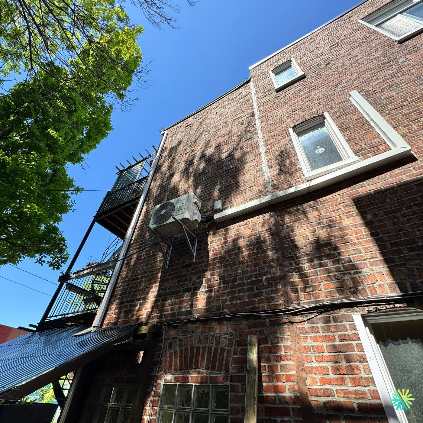 Réparation d’une thermopompe murale Midea à Rosemont–La Petite-Patrie