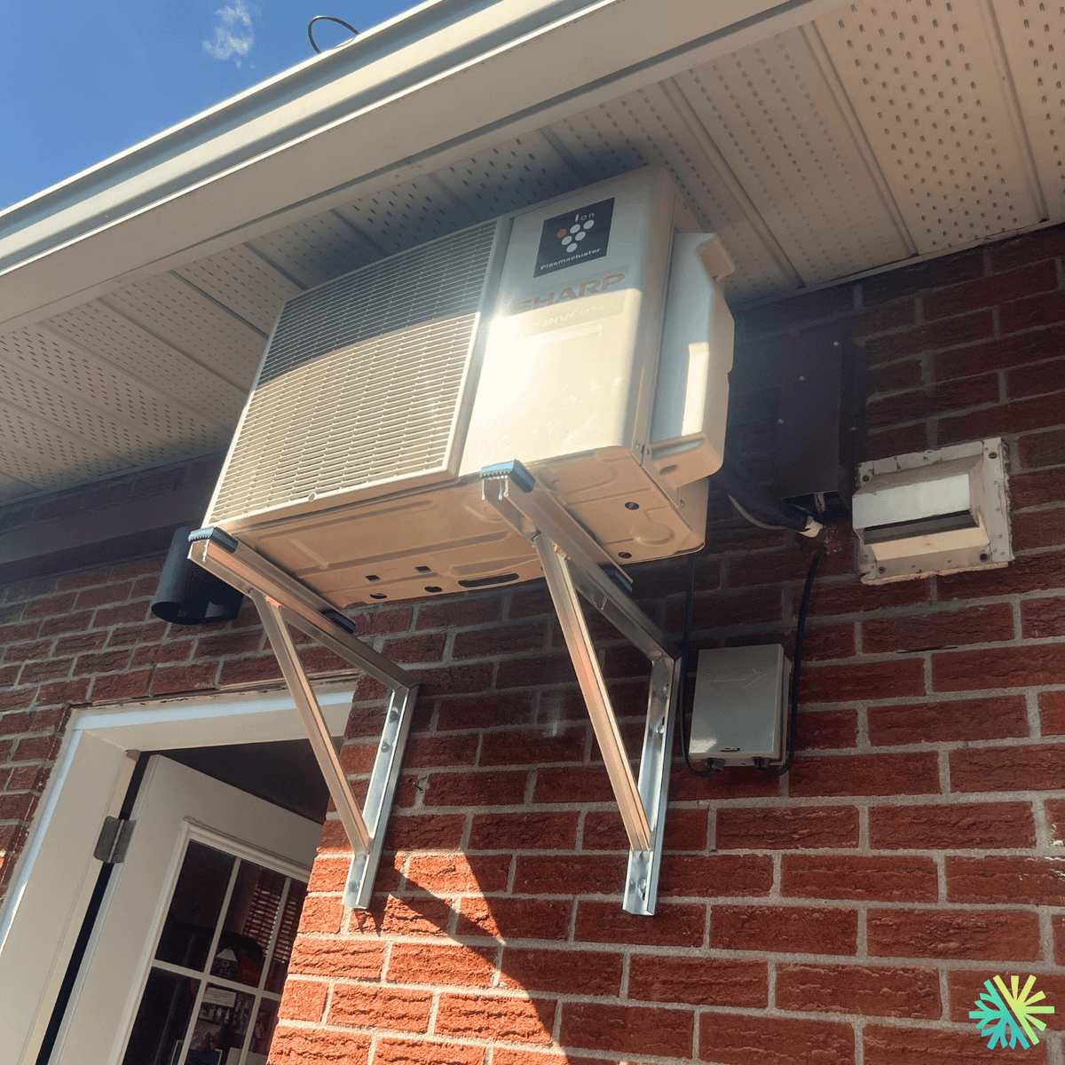 Installation d’une thermopompe murale Sharp à Sainte-Rose (Laval)