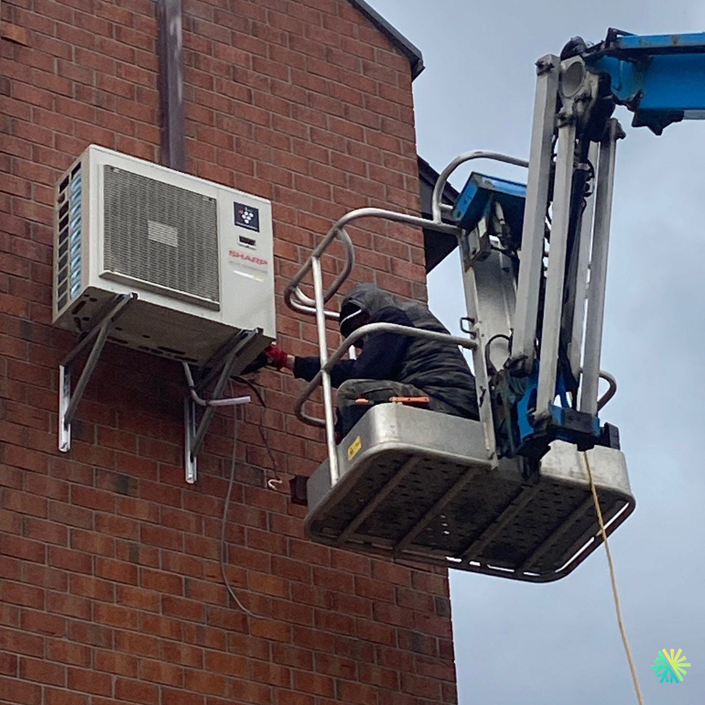 Réparation d’une Thermopompe Sharp à Sainte-Thérèse