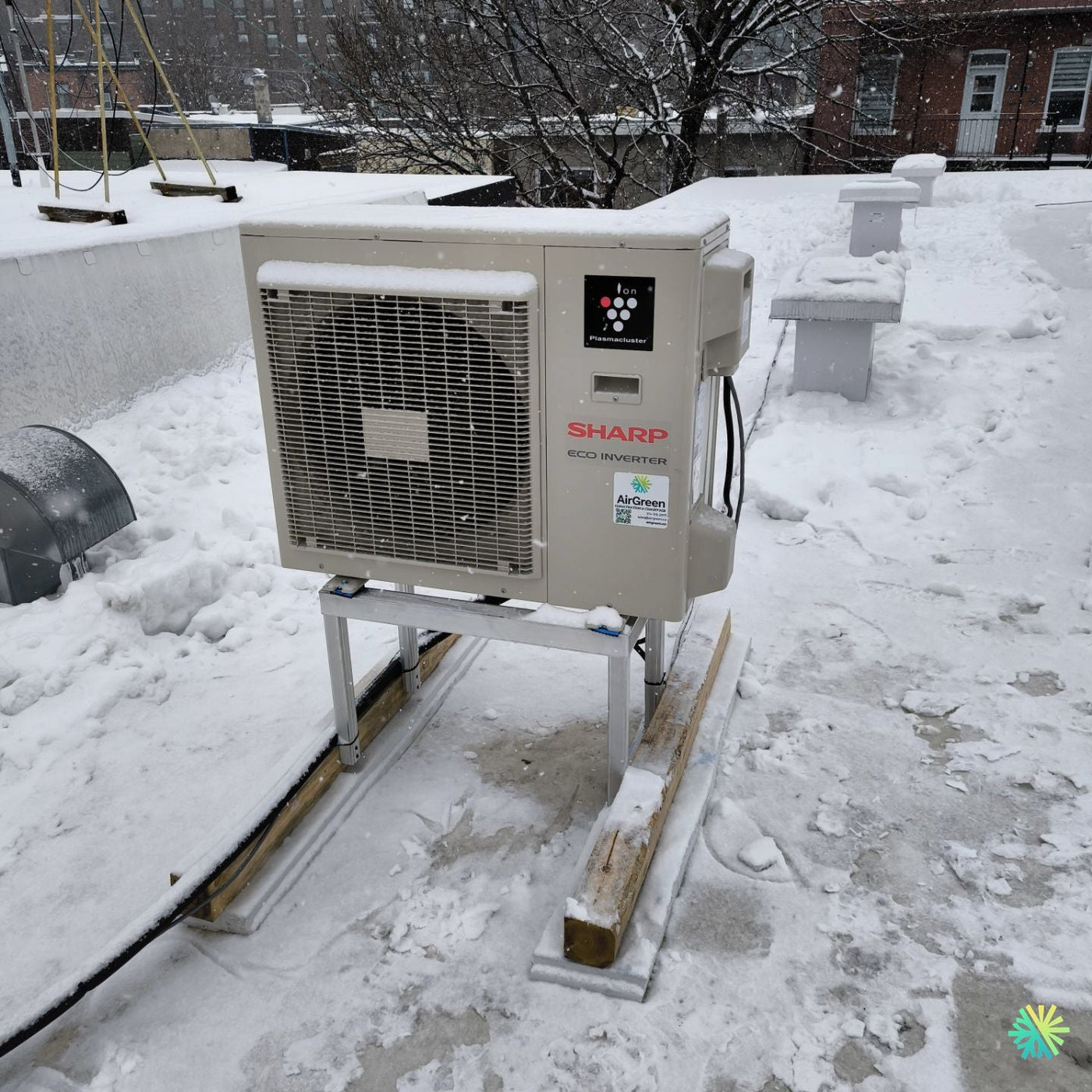 Installation d’une Sharp thermopompe murale sur toit plat à Rosemont–La Petite-Patrie (Montréal)