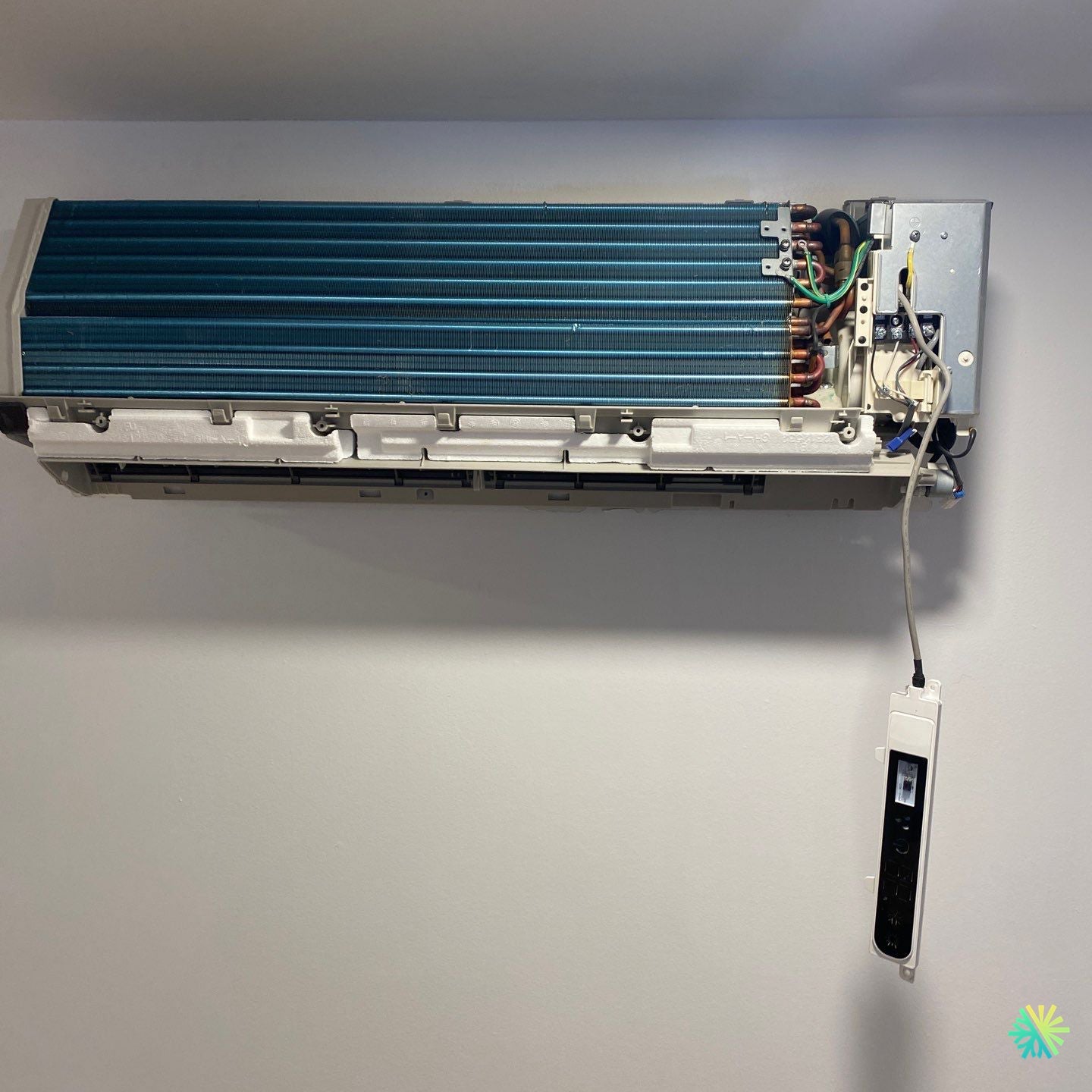 Réparation d’un climatiseur mural Midea à Sainte-Rose