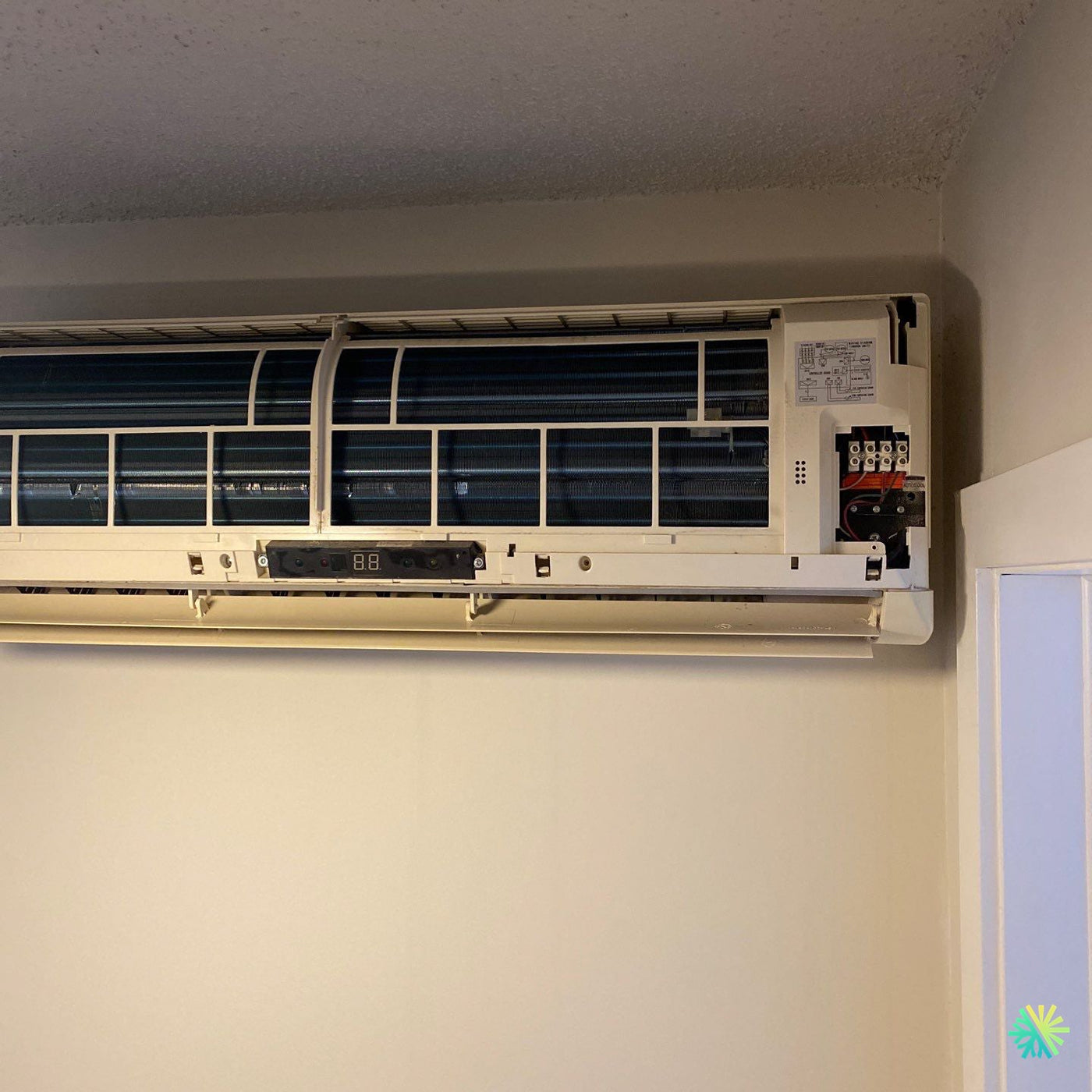 Réparation d’un climatiseur mural Sharp à Ville Mont-Royal