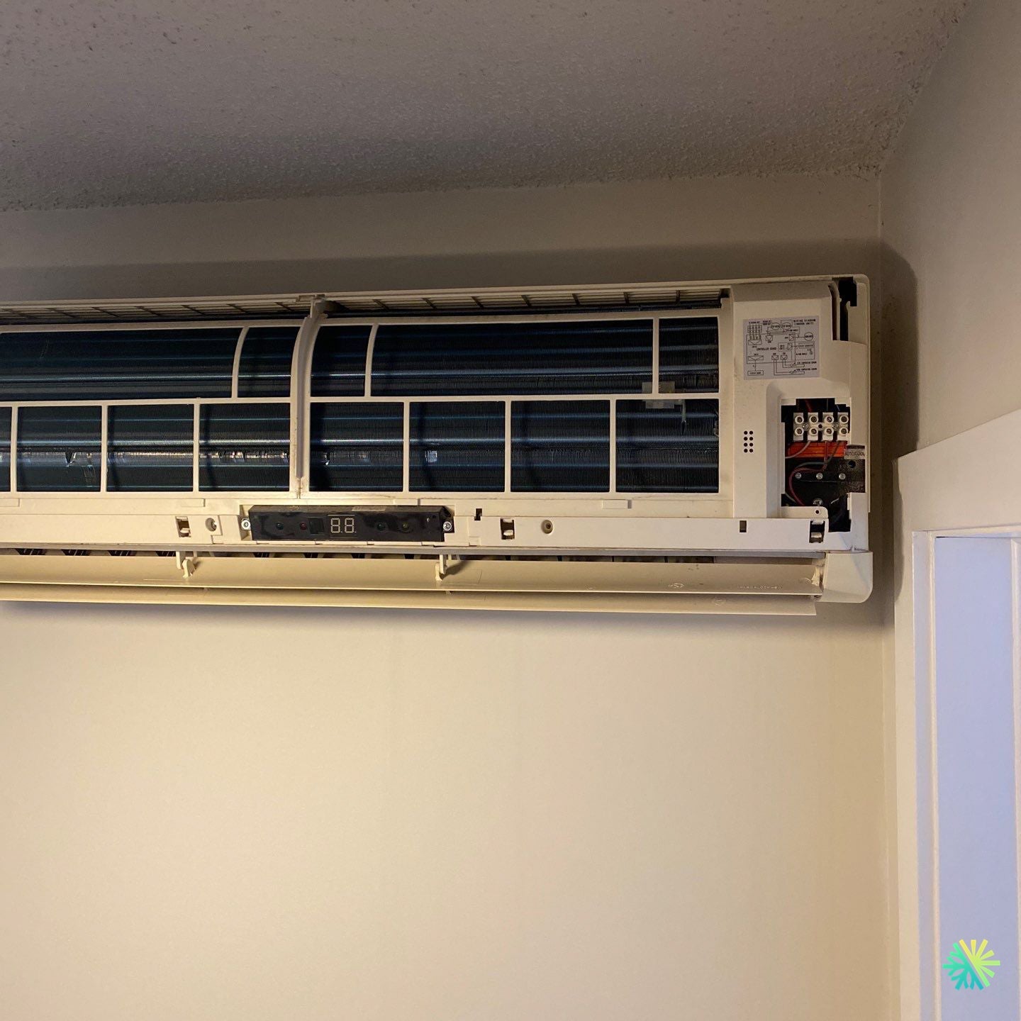 Réparation d’un climatiseur mural Sharp à Ville Mont-Royal