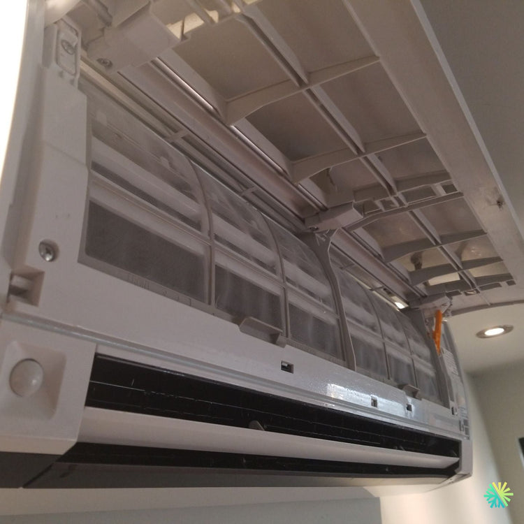 Réparation d’une thermopompe murale Midea à Saint-Constant