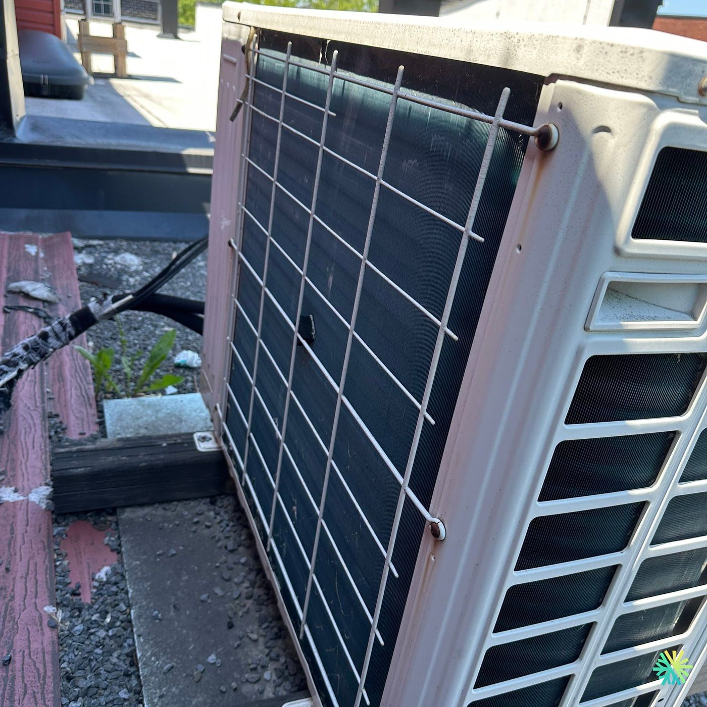 Réparation d’une thermopompe murale Gree à Ville-Marie