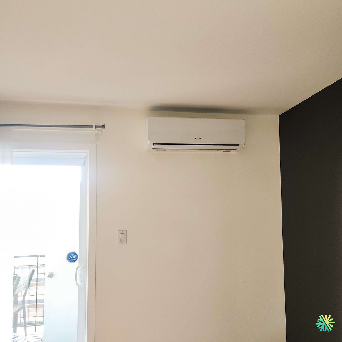 Installation d’une thermopompe 3 têtes GREE Free Match R32 à Saint-Roch-de-Richelieu, en Montérégie sur la Rive Sud de Montréal