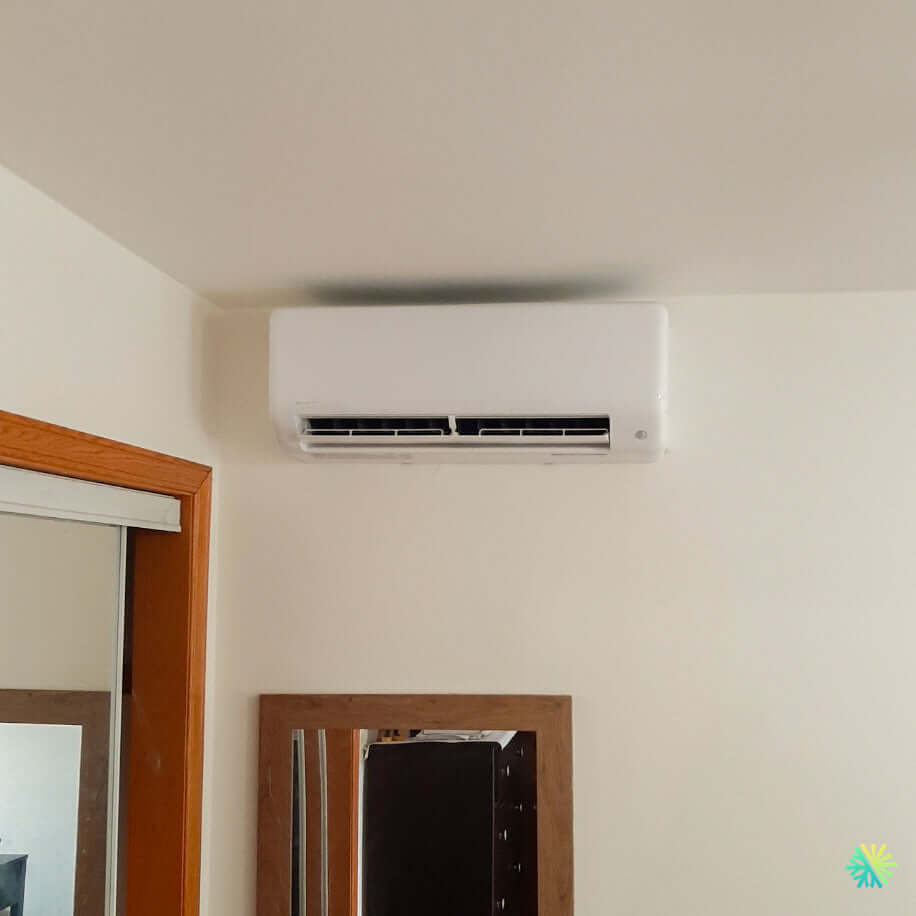 Installation d’une thermopompe murale MIDEA MIDEA28 à Très-Saint-Rédempteur, dans Vaudreuil-Soulanges