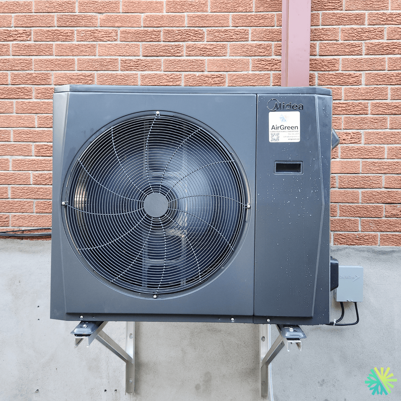 Installation d’une thermopompe centrale Midea EVOX G3 à Sainte-Rose (Laval)