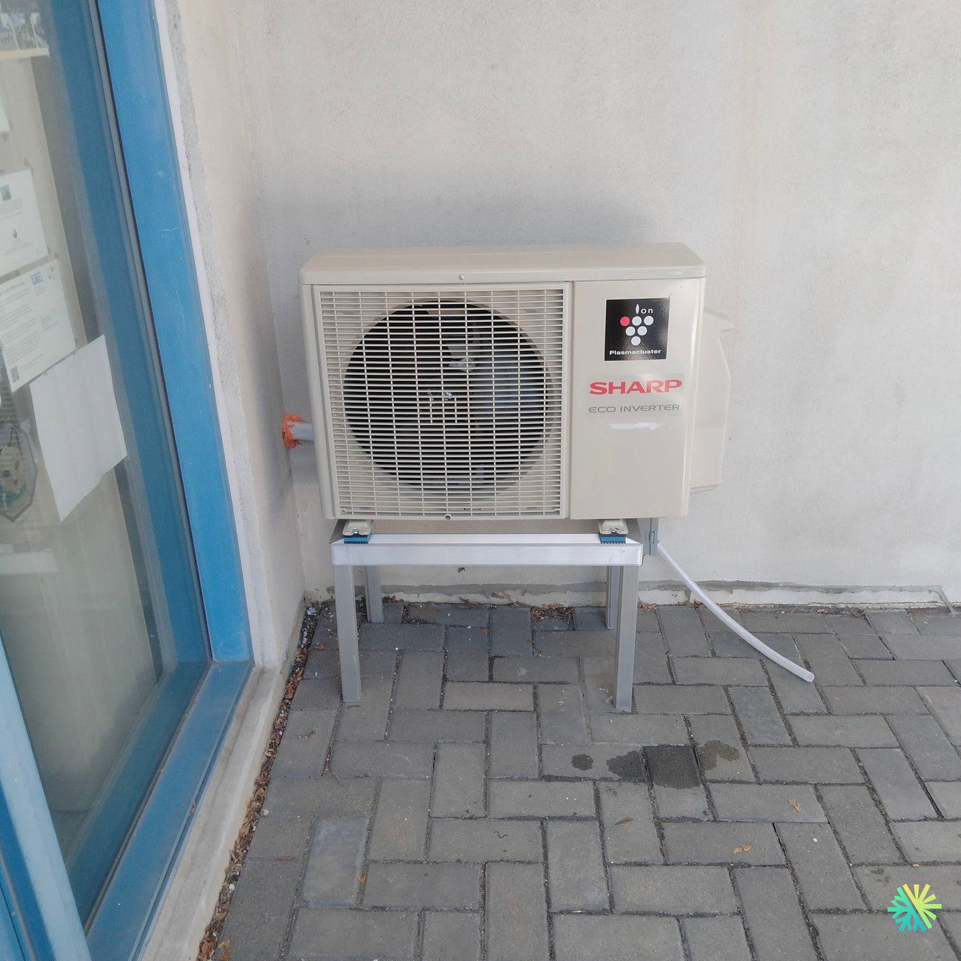 Installation d’une thermopompe murale Sharp ZU1 à Laval (Sainte-Dorothée)