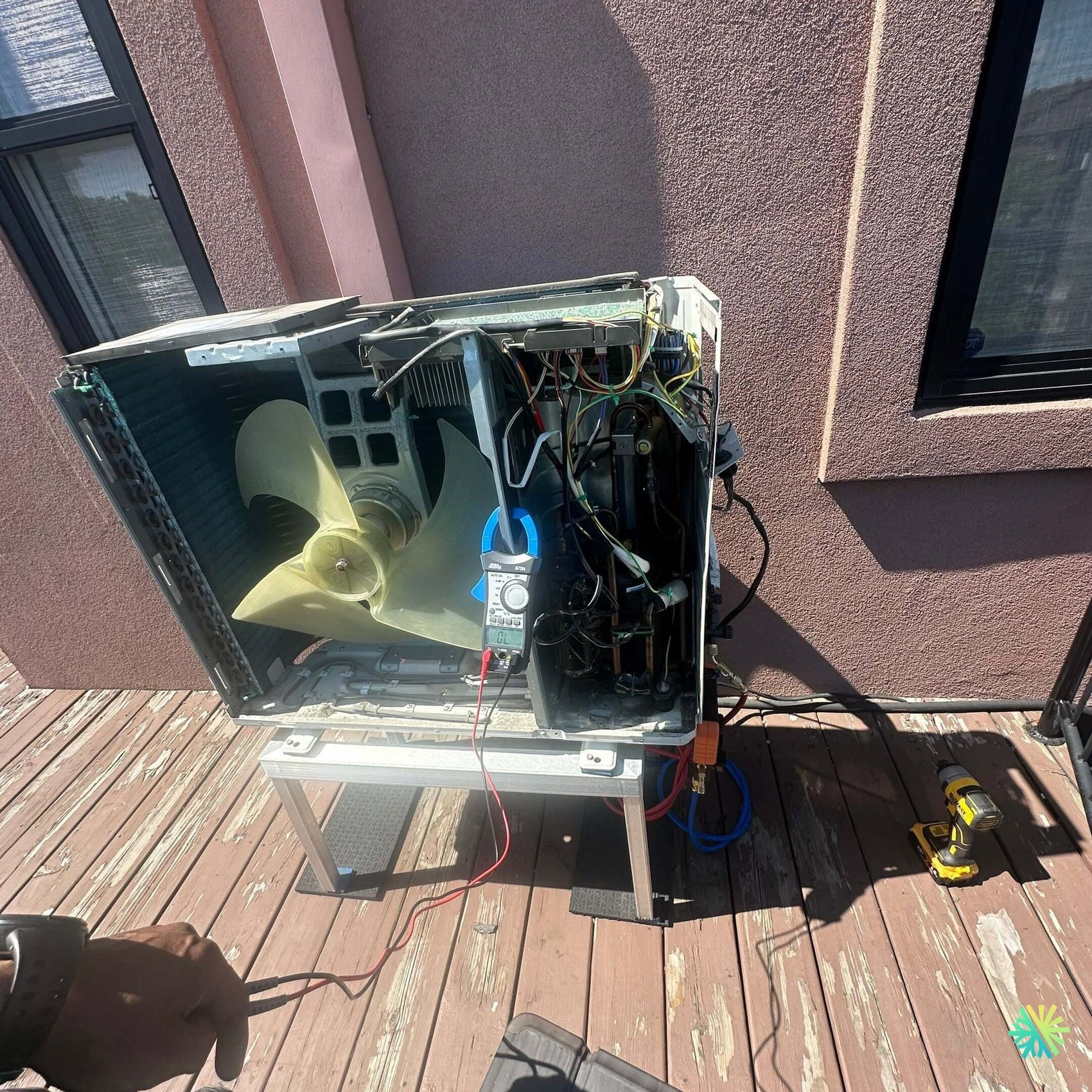 Réparation d’une thermopompe murale Gree à Rosemère