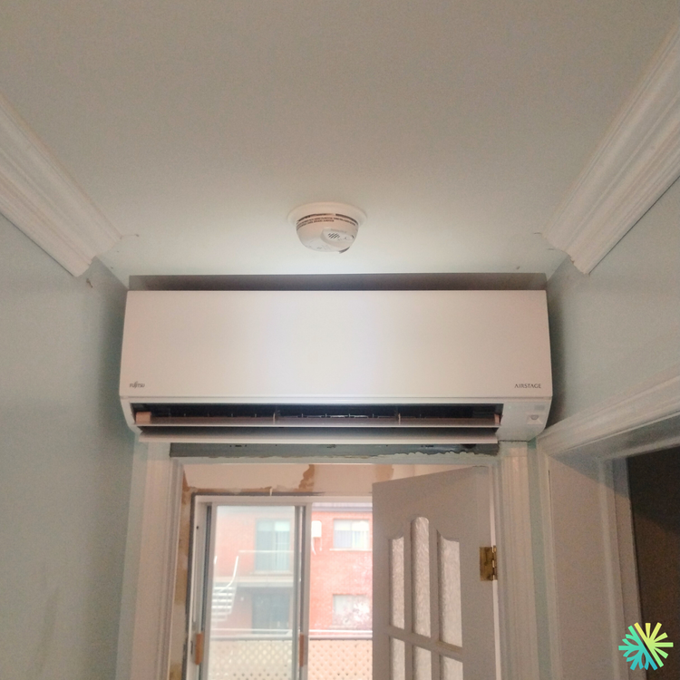 Installation d’une thermopompe murale Fujitsu au Plateau-Mont-Royal (Montréal)