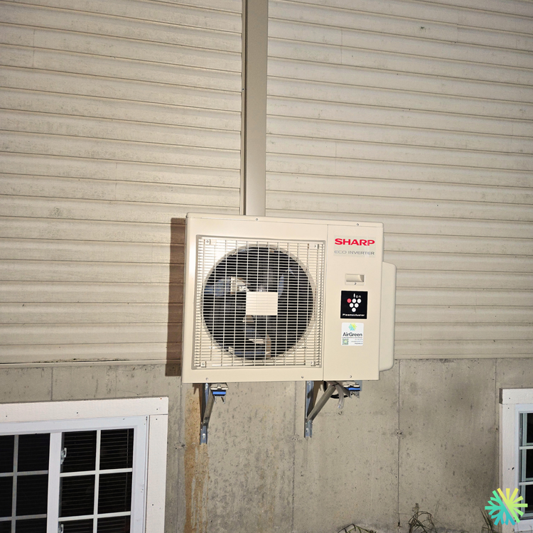 Installation d’une thermopompe murale Sharp à Saint-Laurent (Montréal)