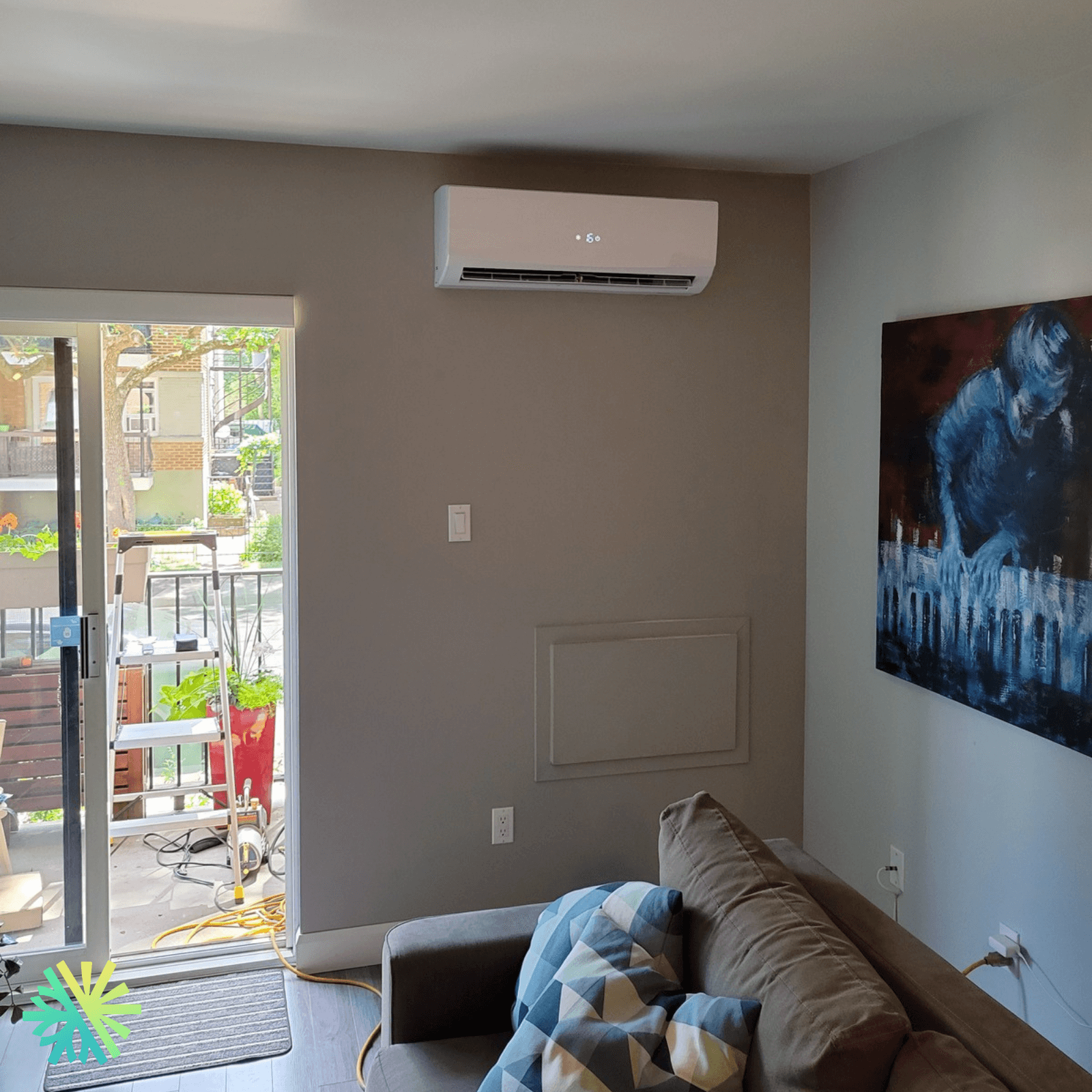 Installation d'une thermopompe murale Tosot Lomo 23 à Montréal