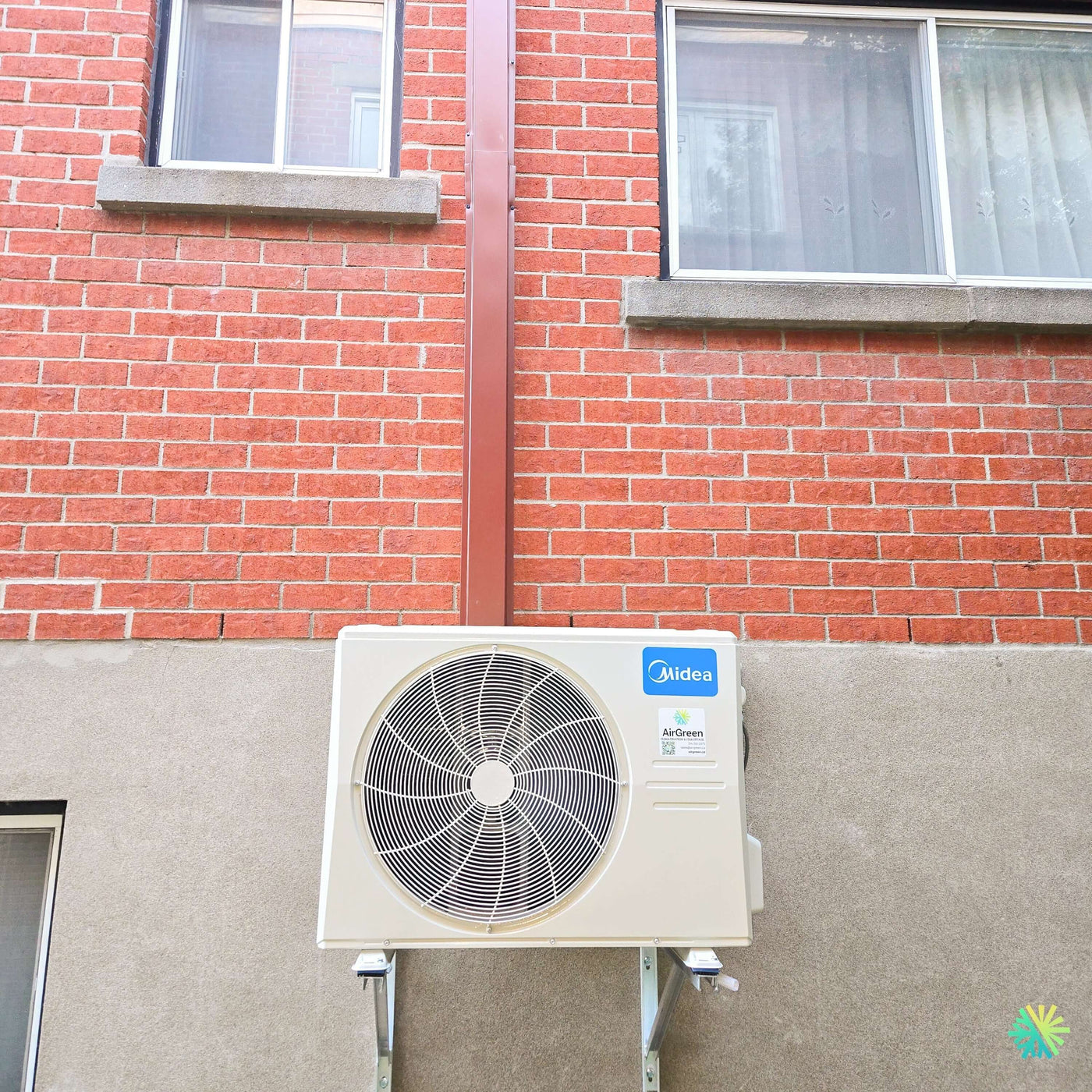 Installation d’une thermopompe double zone MIDEA MIDEA28 à Kirkland avec 2 têtes intérieures et 1 unité extérieure