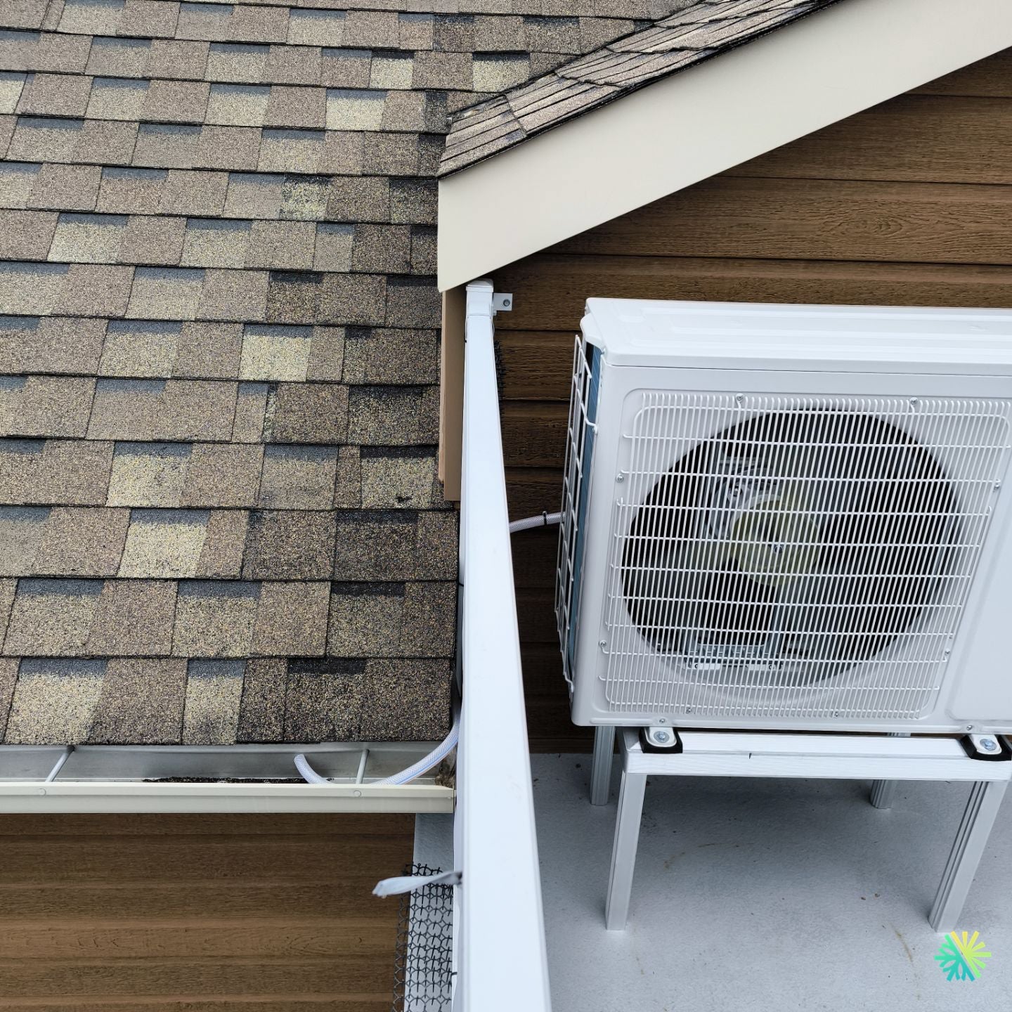 Installation d’une thermopompe murale Midea à Sainte-Dorothée