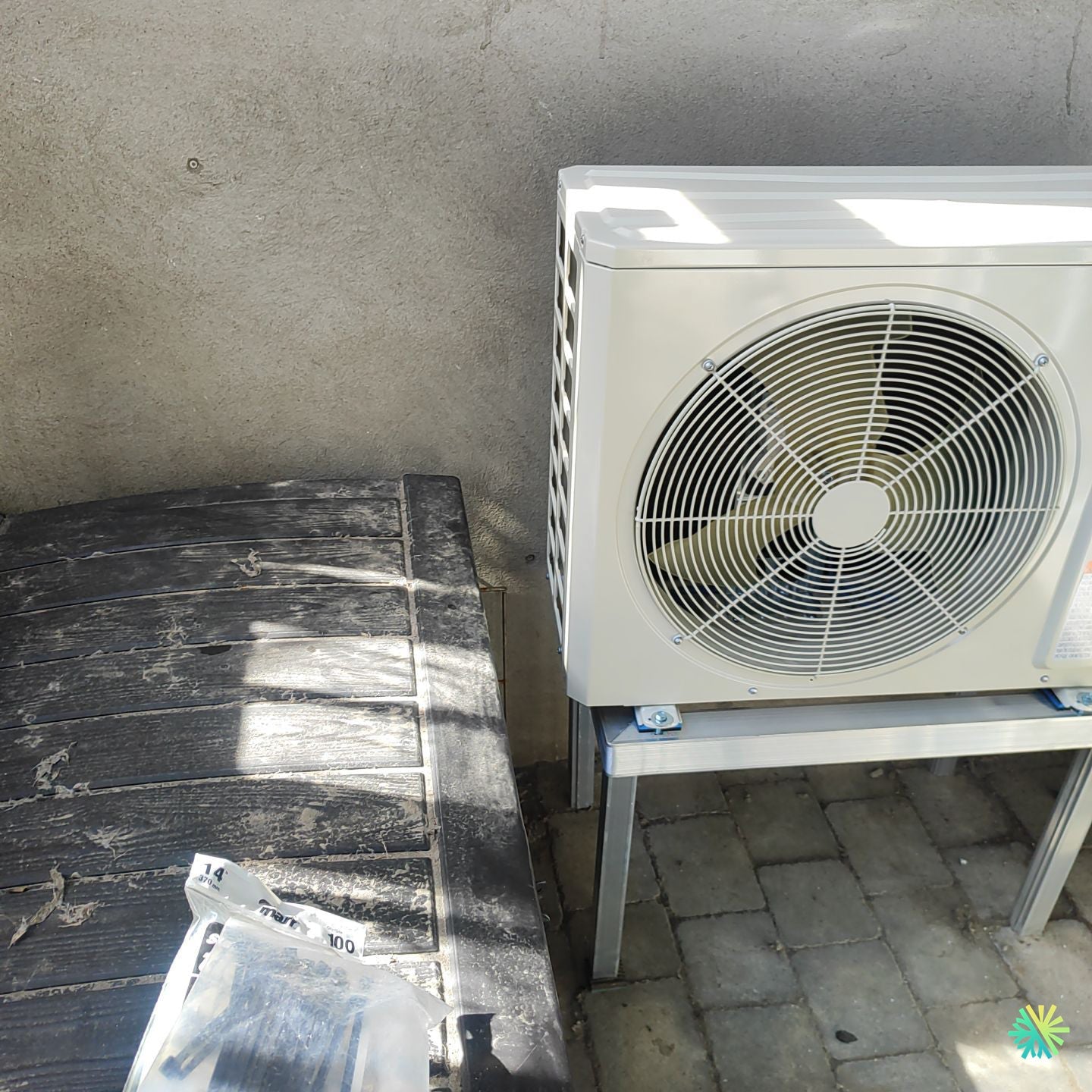 Réparation d’une thermopompe murale Midea à Sainte-Dorothée