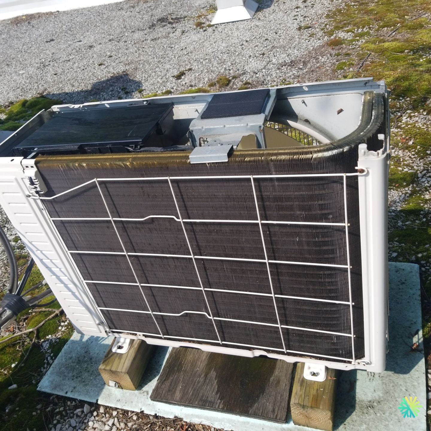 Réparation d’une thermopompe murale Midea à Sainte-Dorothée