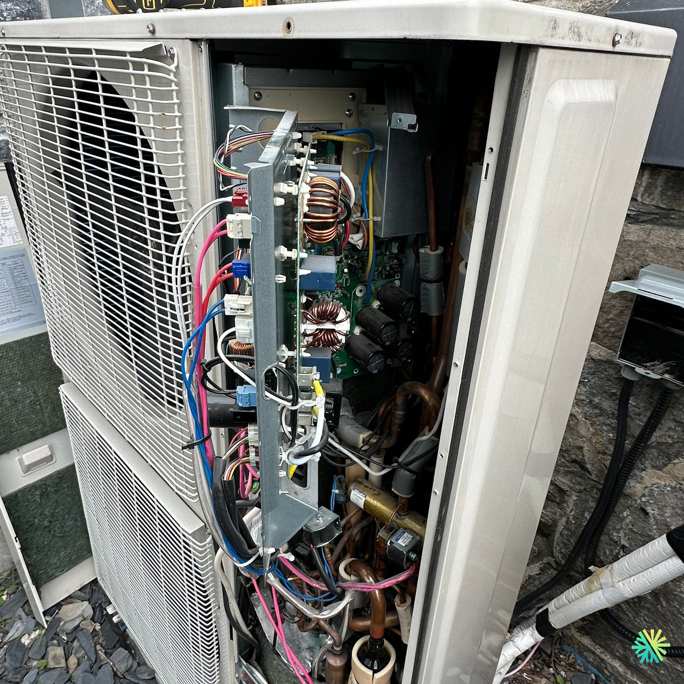 Réparation d’un système VRF Midea à Sainte-Julie