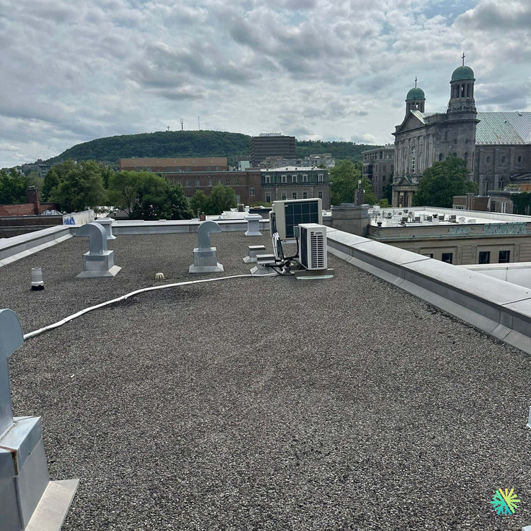 Réparation d’une thermopompe centrale Midea à Ville-Marie