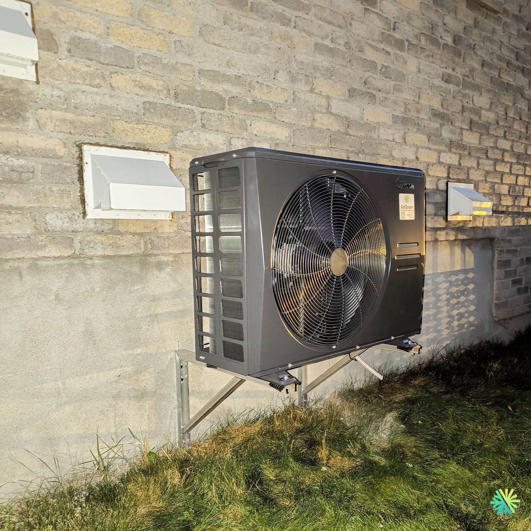 Installation d’une thermopompe centrale MIDEA EVOX G3 à Saint-Lambert : performance réelle et intégration soignée dans un environnement résidentiel