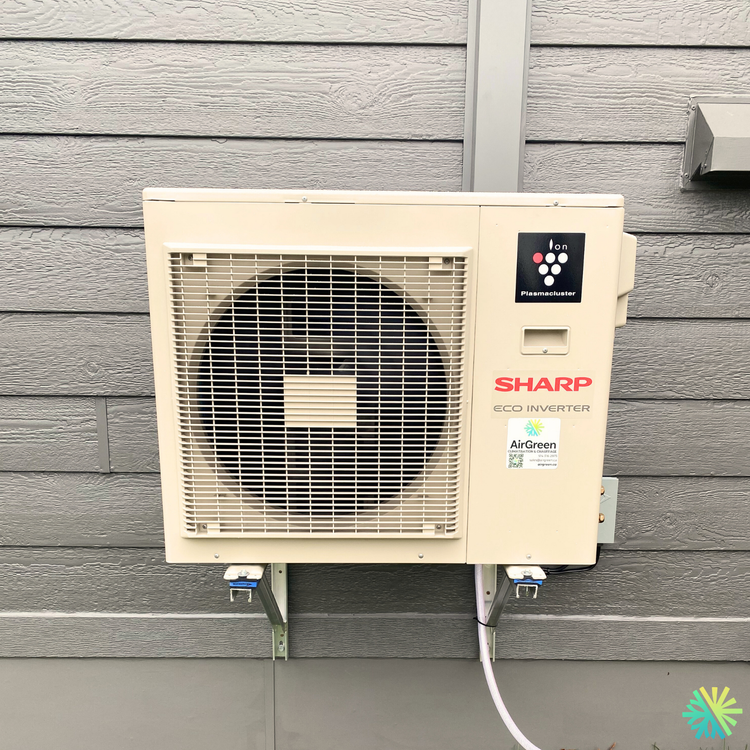 Installation d’une thermopompe murale Sharp ZU1 à Sainte-Dorothée (Laval)